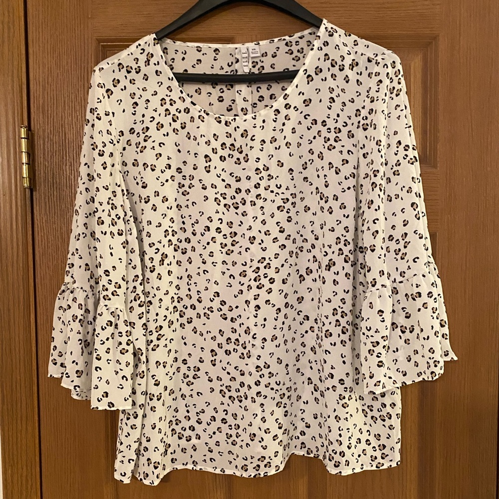 Elle women’s leopard print top